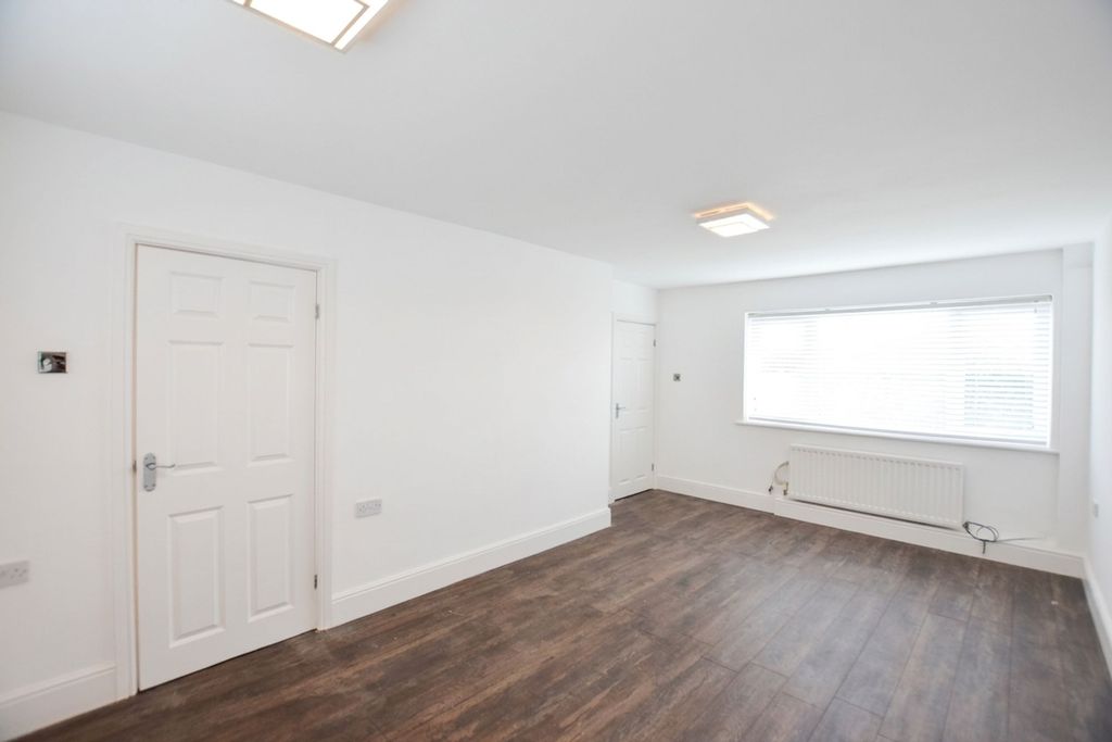 Property photo 3 of 11 Living Room