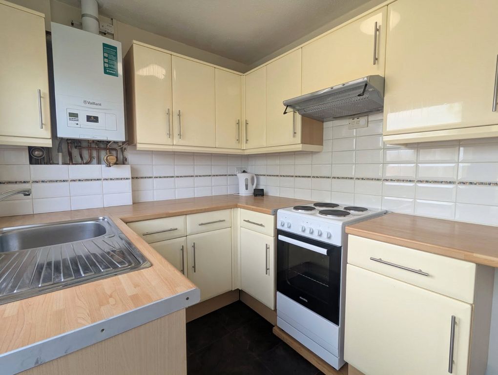 Property photo 2 of 9 Kitchen