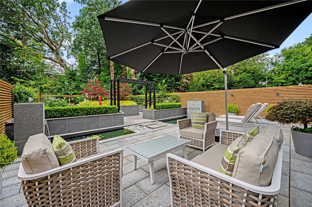 Property photo 3 of 21 Garden Seating