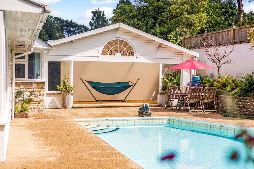 Property photo 2 of 25 Swimming Pool