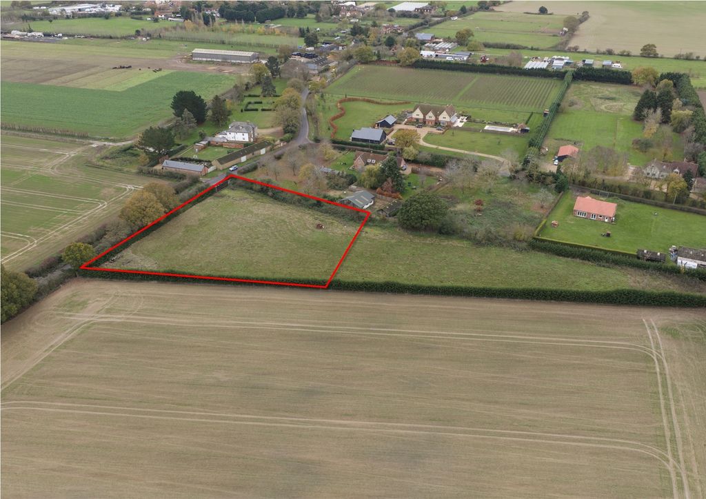 Property photo 1 of 7 Photo 7