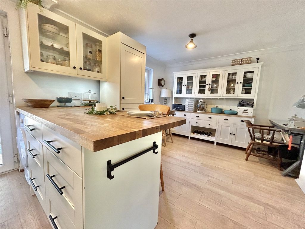 Property photo 2 of 16 Picture No. 12