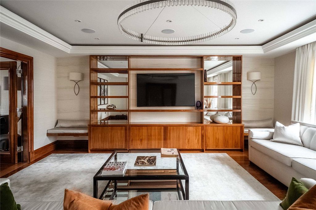 Property photo 1 of 21 Living Room