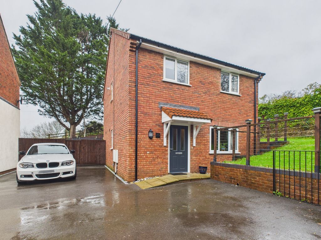 Property photo 1 of 20 Front