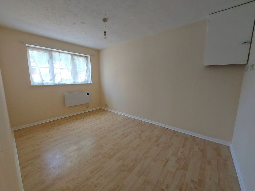 Property photo 3 of 7 Gallery