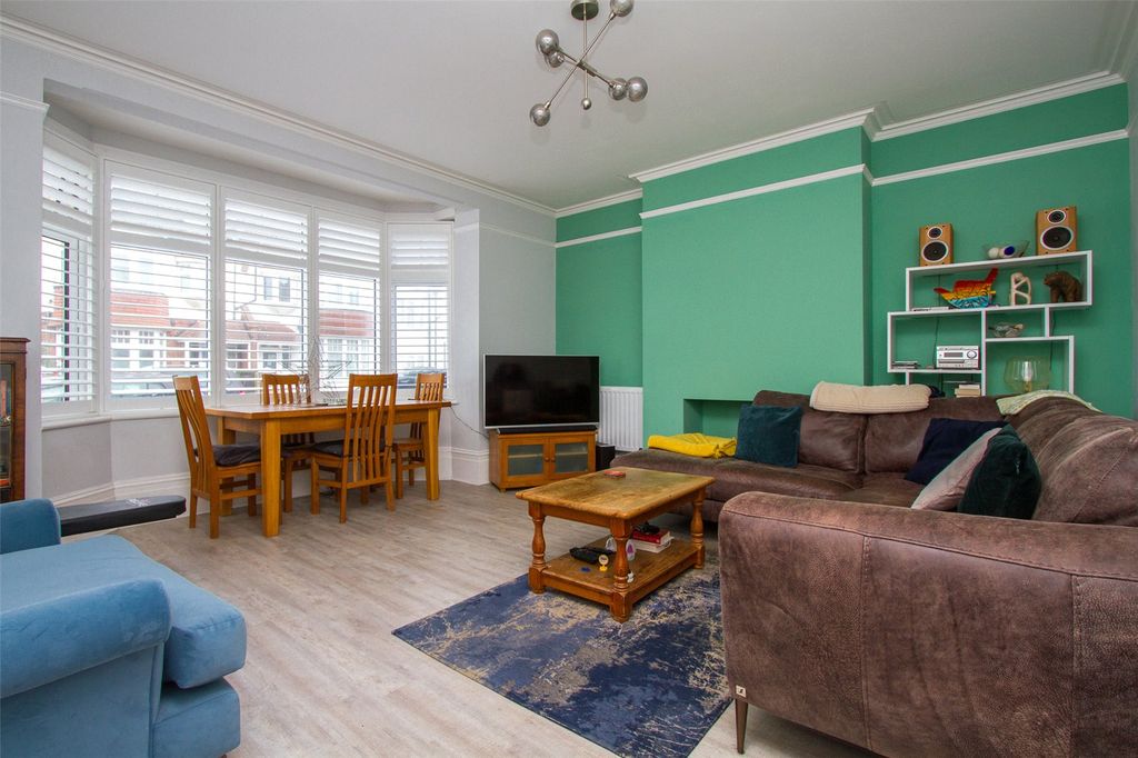 Property photo 2 of 11 Picture No. 16