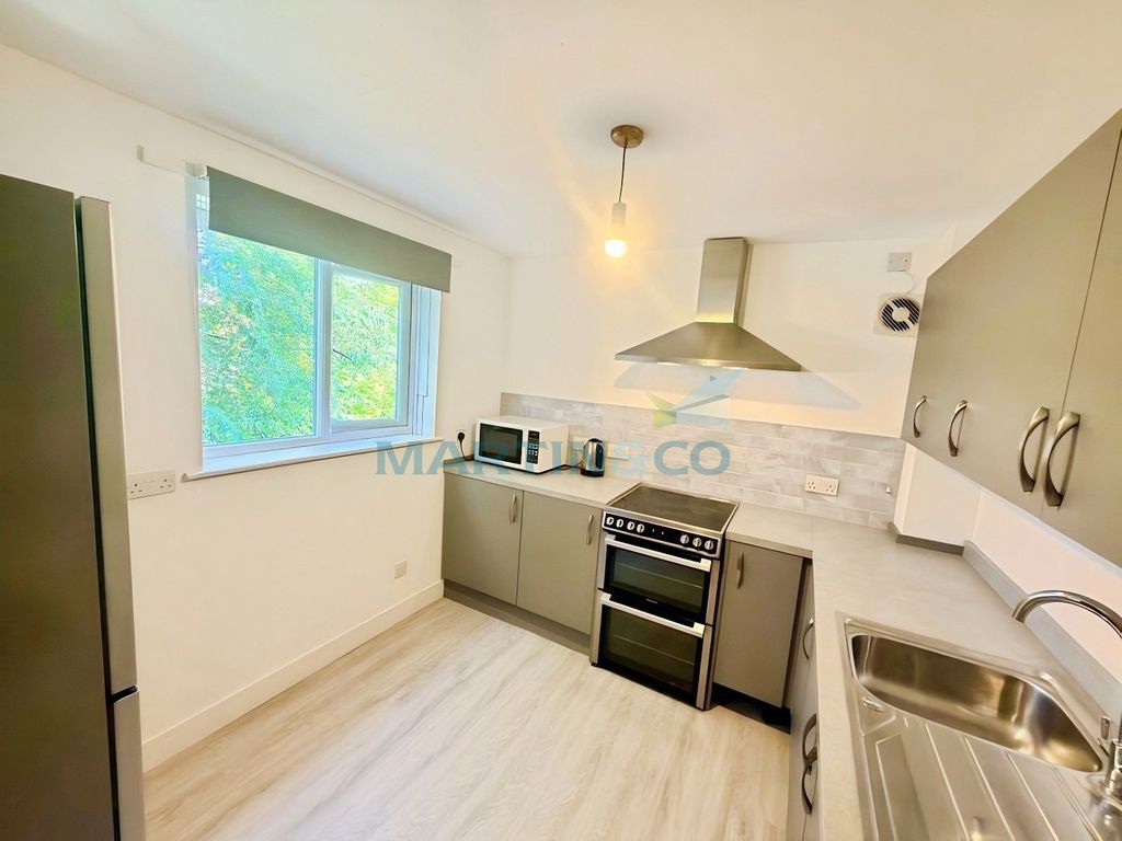 Property photo 2 of 6 ee1Cbcb4-Kitch