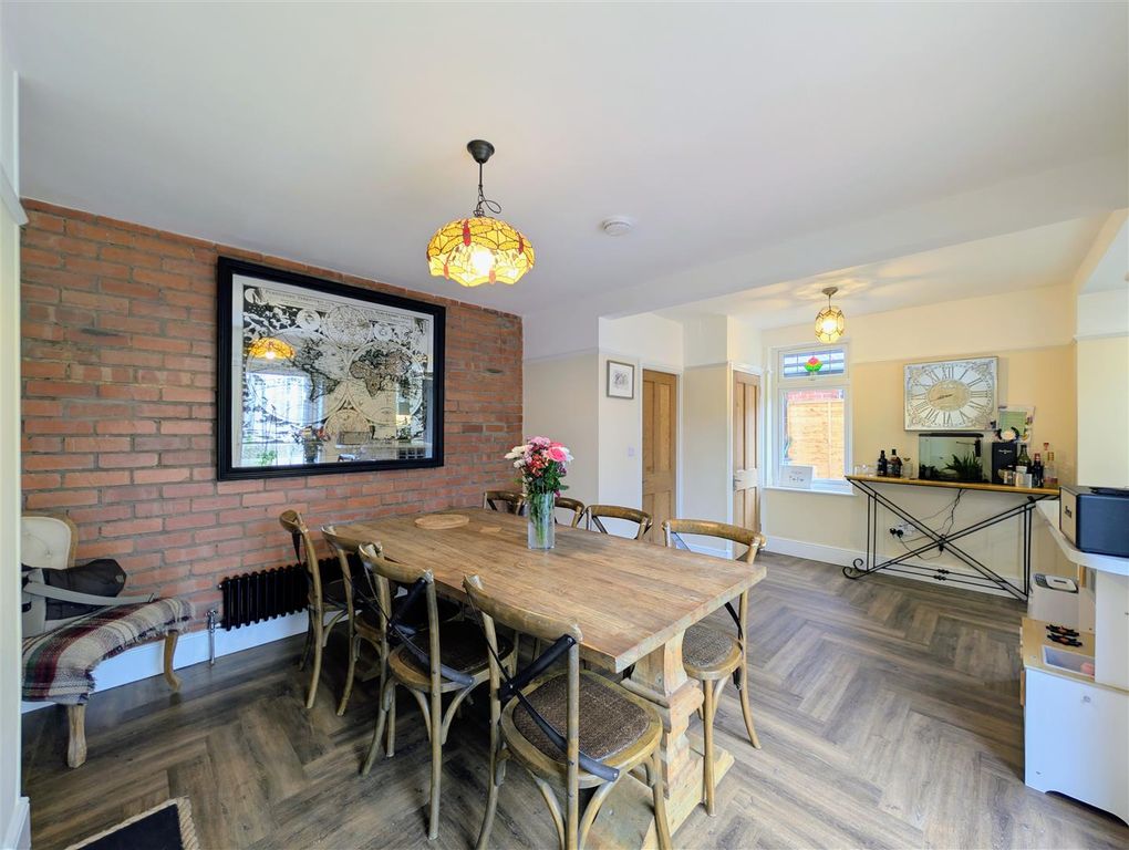 Property photo 3 of 27