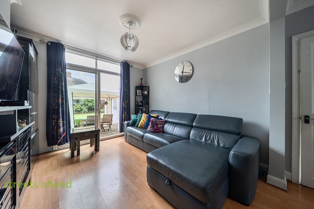 Property photo 3 of 15 50c3c3F6-716B-455...
