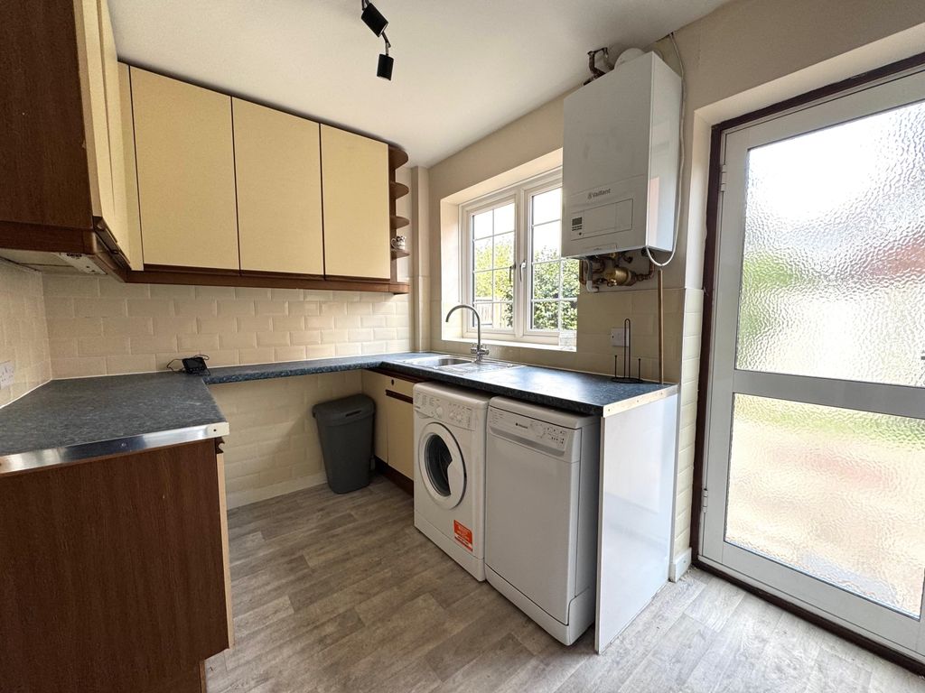 Property photo 3 of 12 Kitchen