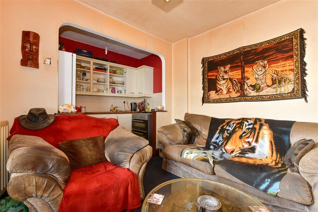 Property photo 3 of 7 Lounge