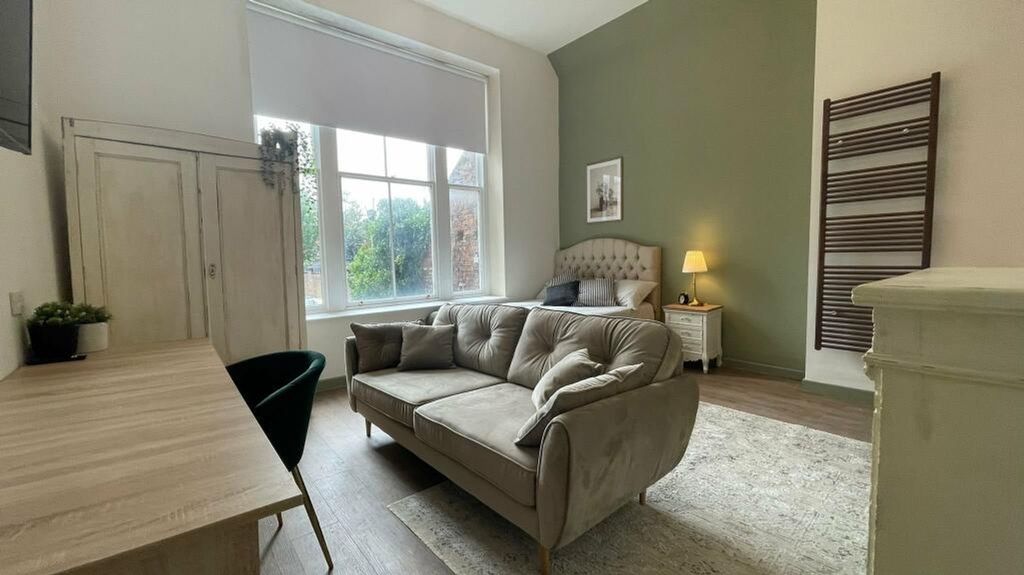 Property photo 3 of 7 A Spacious And Well-Lit Large Double Bedroom Featu...