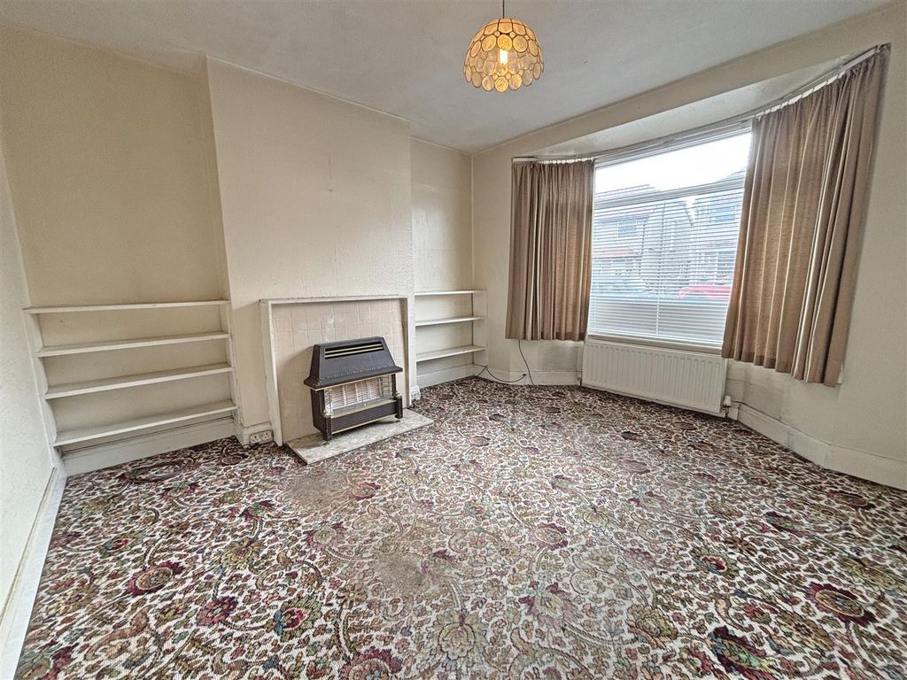 Property photo 2 of 18 Lounge.Jpg