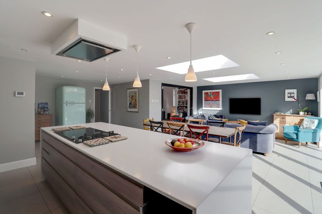 Property photo 3 of 20