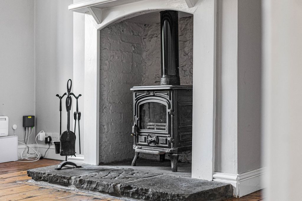 Property photo 3 of 20 Fireplace