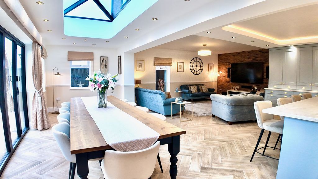 Property photo 2 of 75