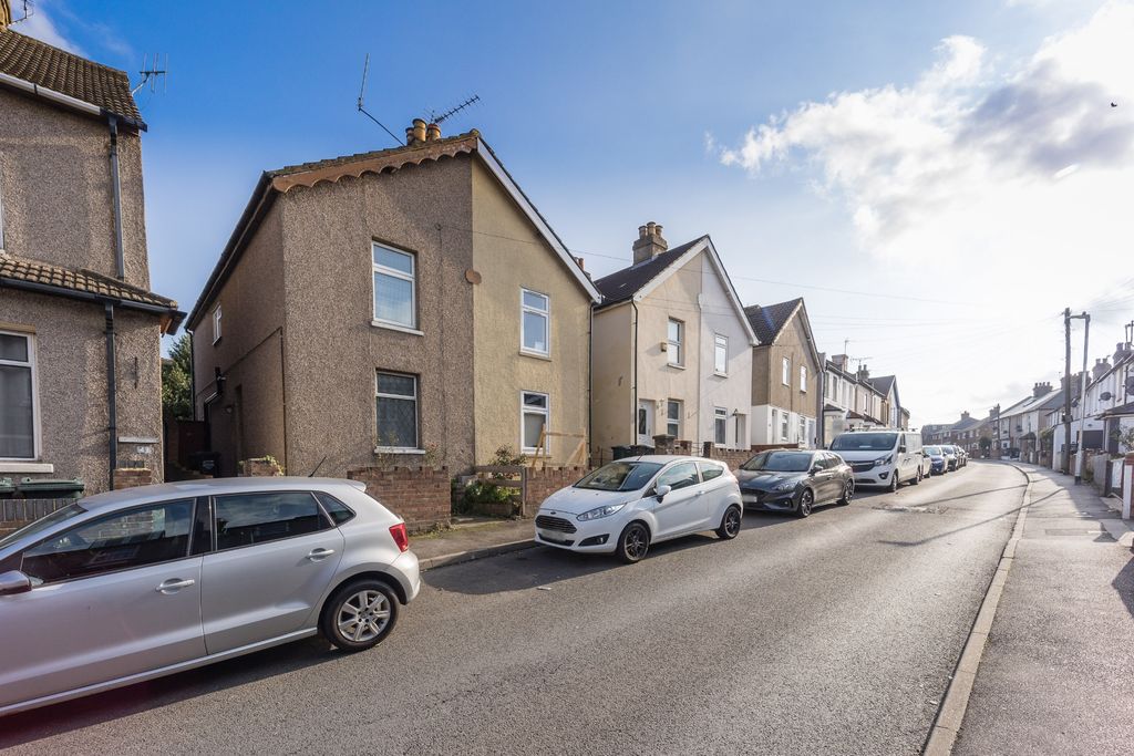 Property photo 1 of 13 Photo 14