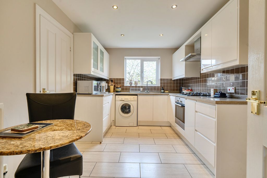 Property photo 3 of 23