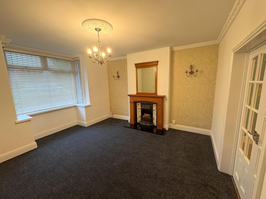 Property photo 3 of 10 Living Room