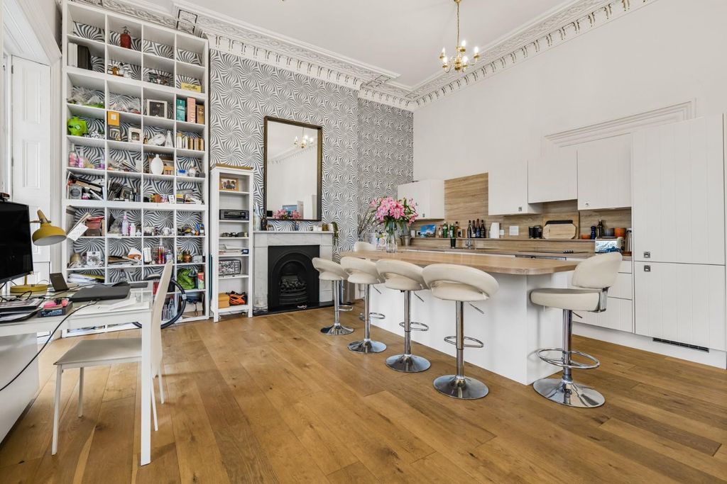 Property photo 3 of 12 Flat 1 99 Promenade-5.Jpg