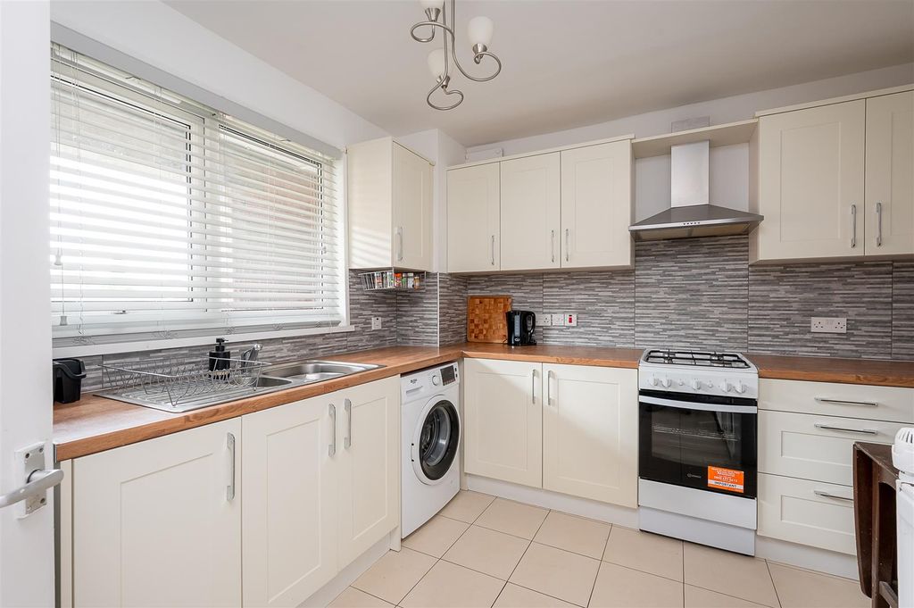 Property photo 2 of 11 Kitchen