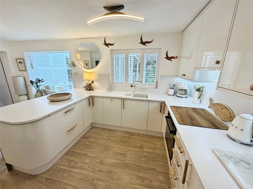 Property photo 2 of 19 Kitchen