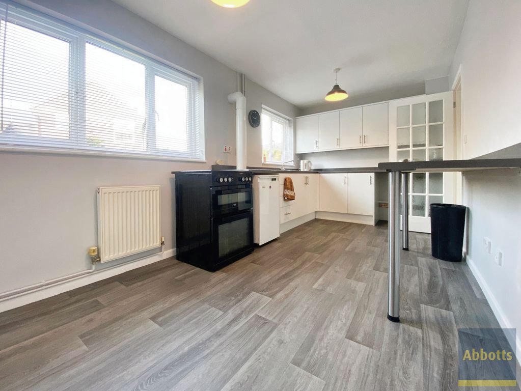 Property photo 2 of 8 Kitchen