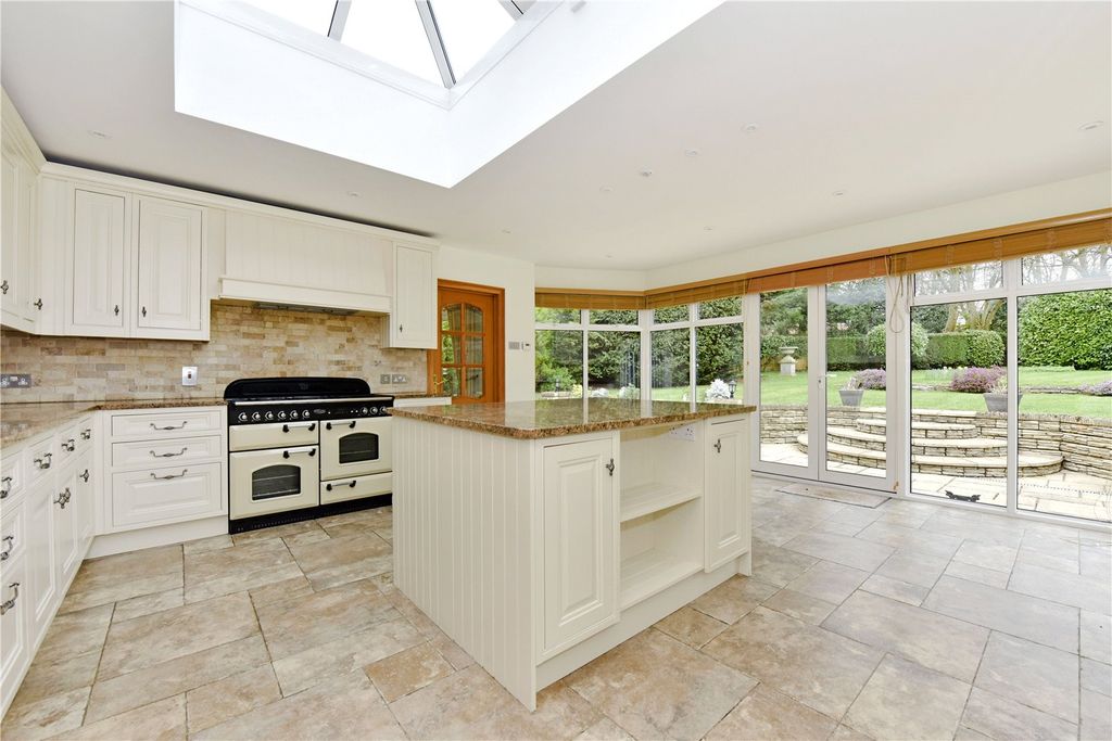 Property photo 2 of 9 Kitchen