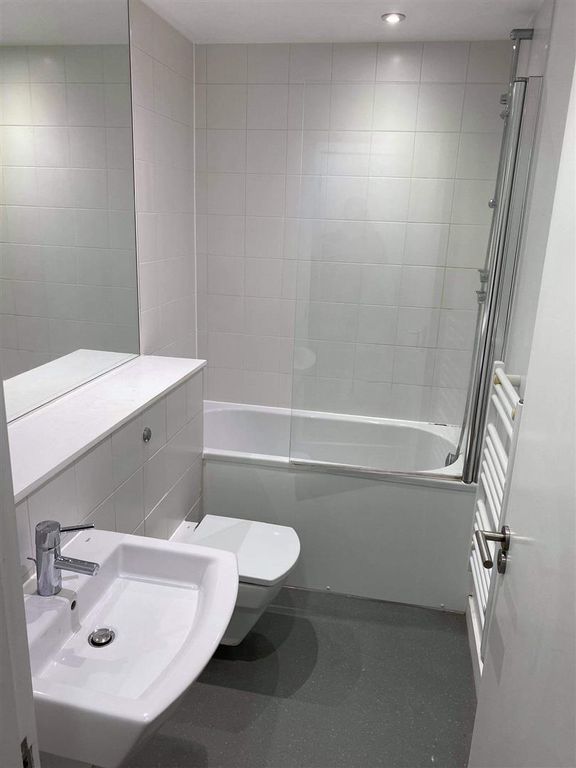 Property photo 1 of 6 Bathroom