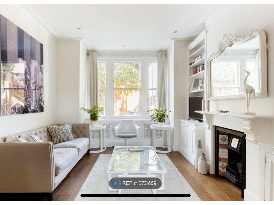 Property photo 3 of 16 Oak Floors, High Quality Furnishings