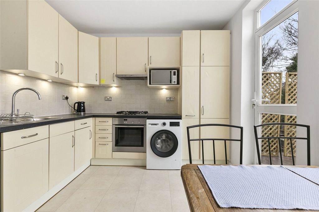 Property photo 2 of 10 Kitchen