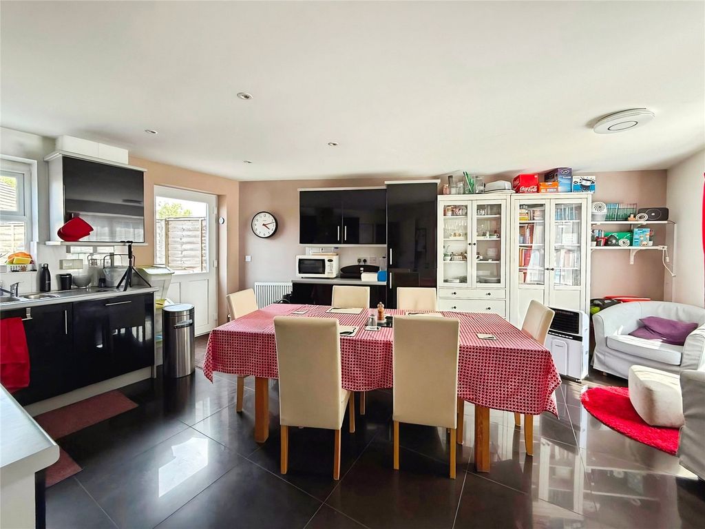 Property photo 2 of 12 Picture No. 02