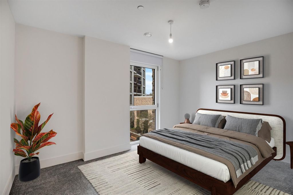 Property photo 3 of 10 Property_9935_Main_Bedroom_2_16-04-26_15_24.Jpg