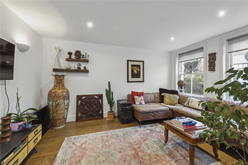 Property photo 2 of 14 Sitting Room