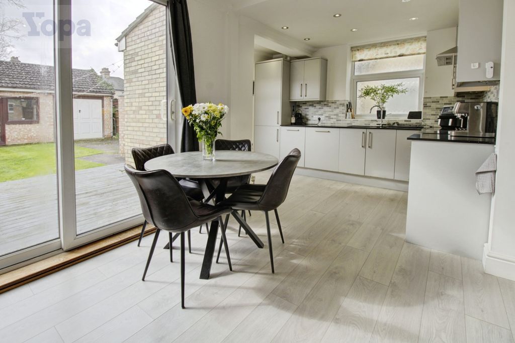 Property photo 2 of 18 E8507663-A7