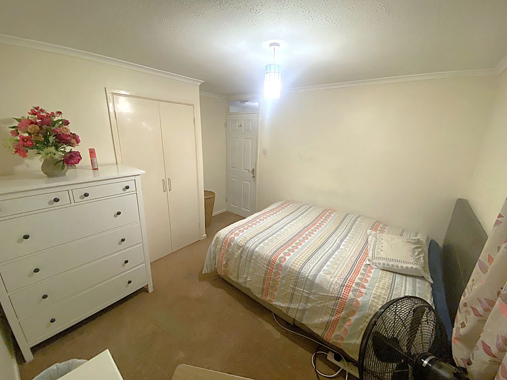 Property photo 3 of 6 Bedroom