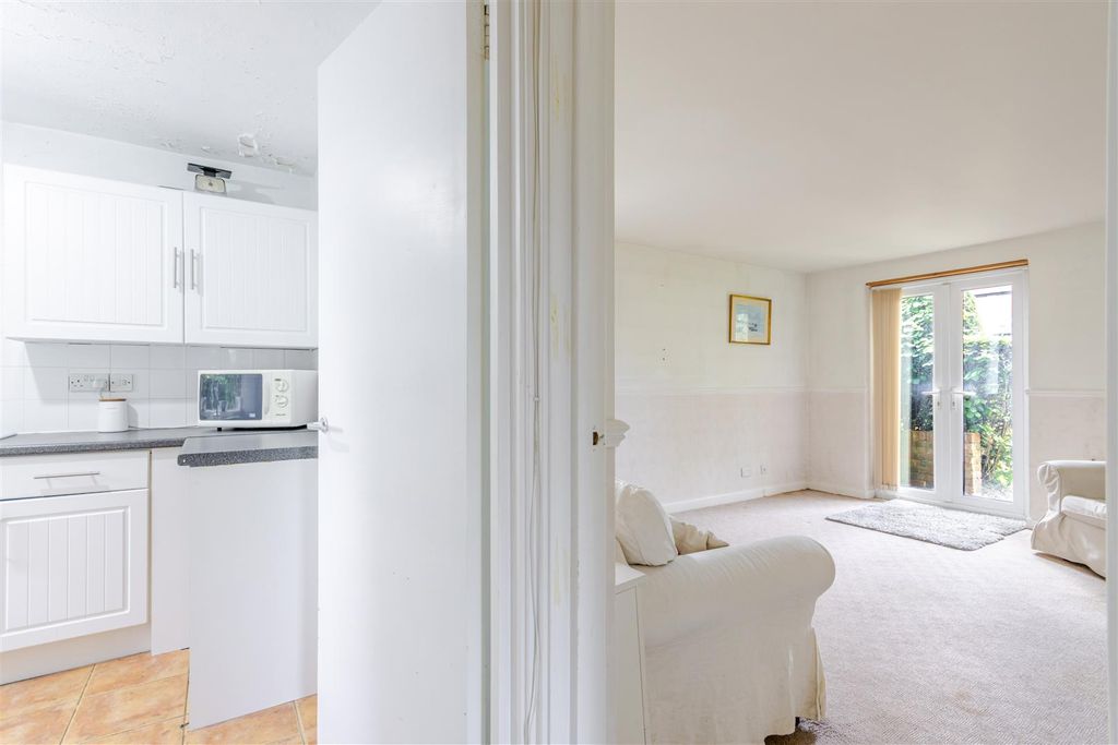 Property photo 3 of 17 Kit Liv.Jpg