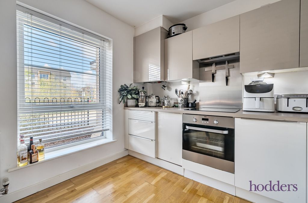 Additional image 14 of 1 bed flat for saleKennett Lane, Chertsey, Surrey KT16