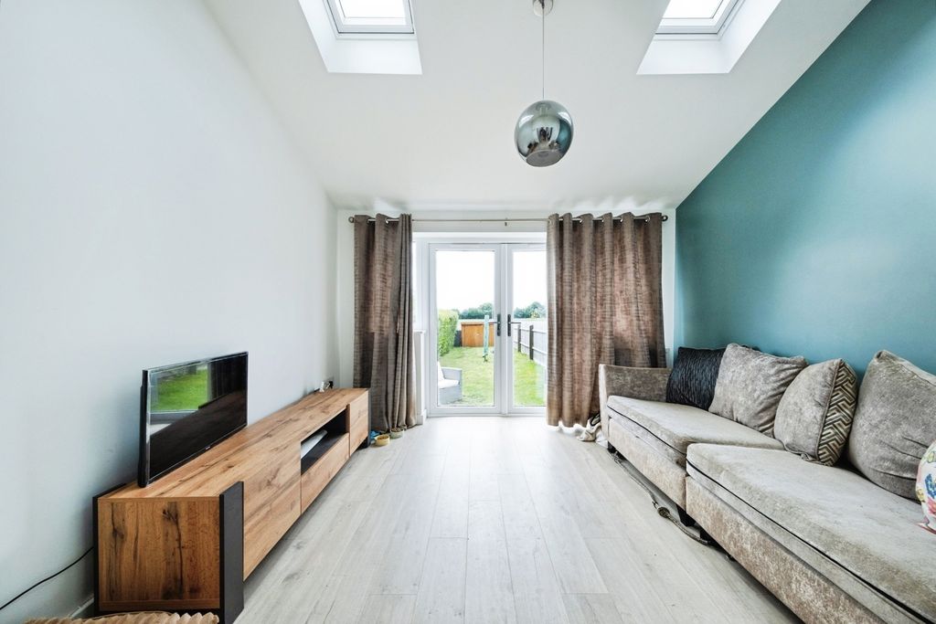 Property photo 3 of 15 Pbox-Img.Jpg