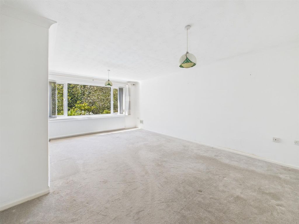 Property photo 3 of 19 Cam04116G0-Pr0164-Still001.Jpg