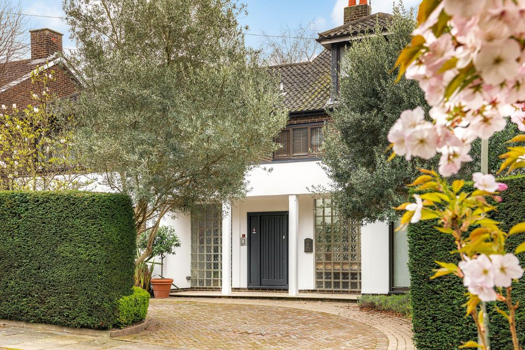 Property photo 2 of 26 Picture No. 35