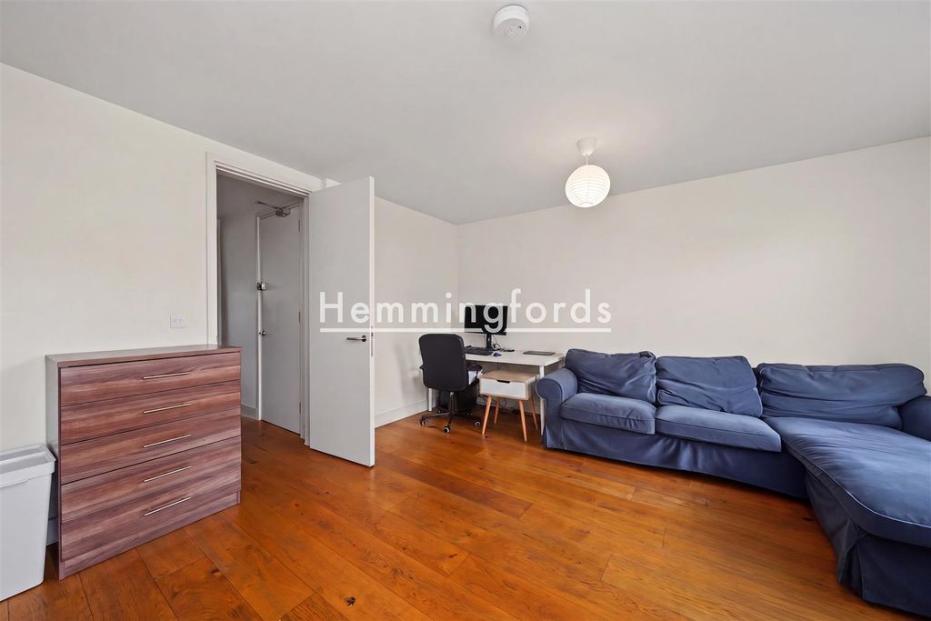 Property photo 3 of 15 Kentish Town Road Nw1-13.Jpg