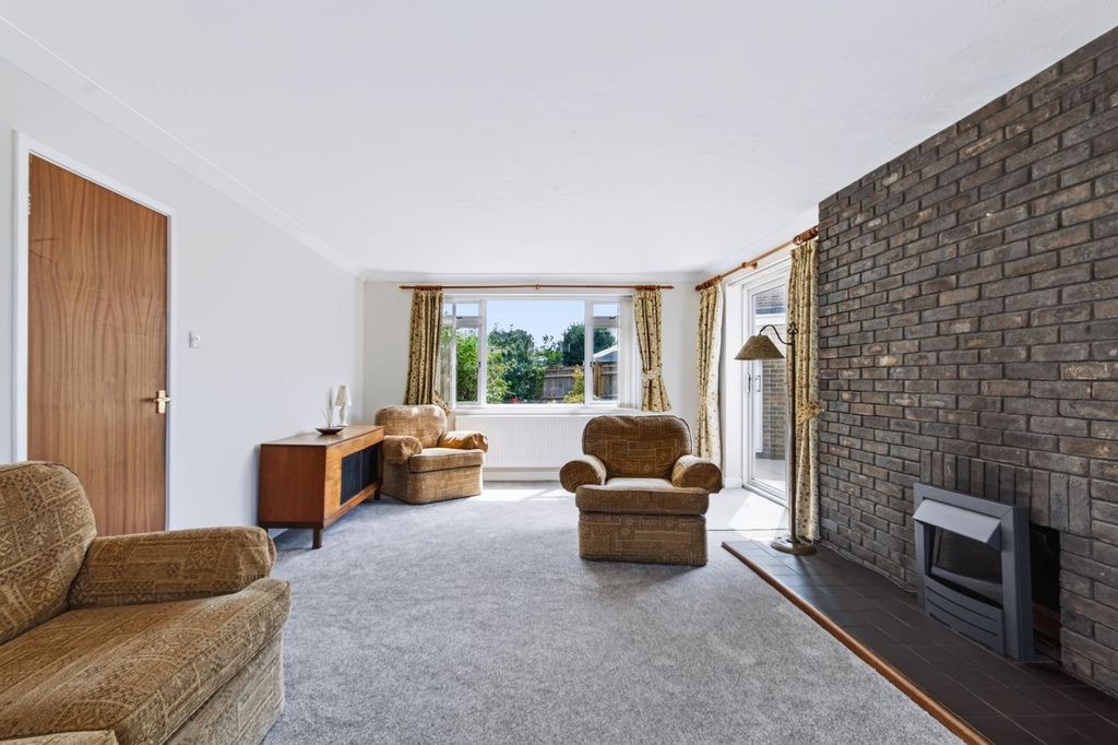 Property photo 3 of 16 Sitting Room