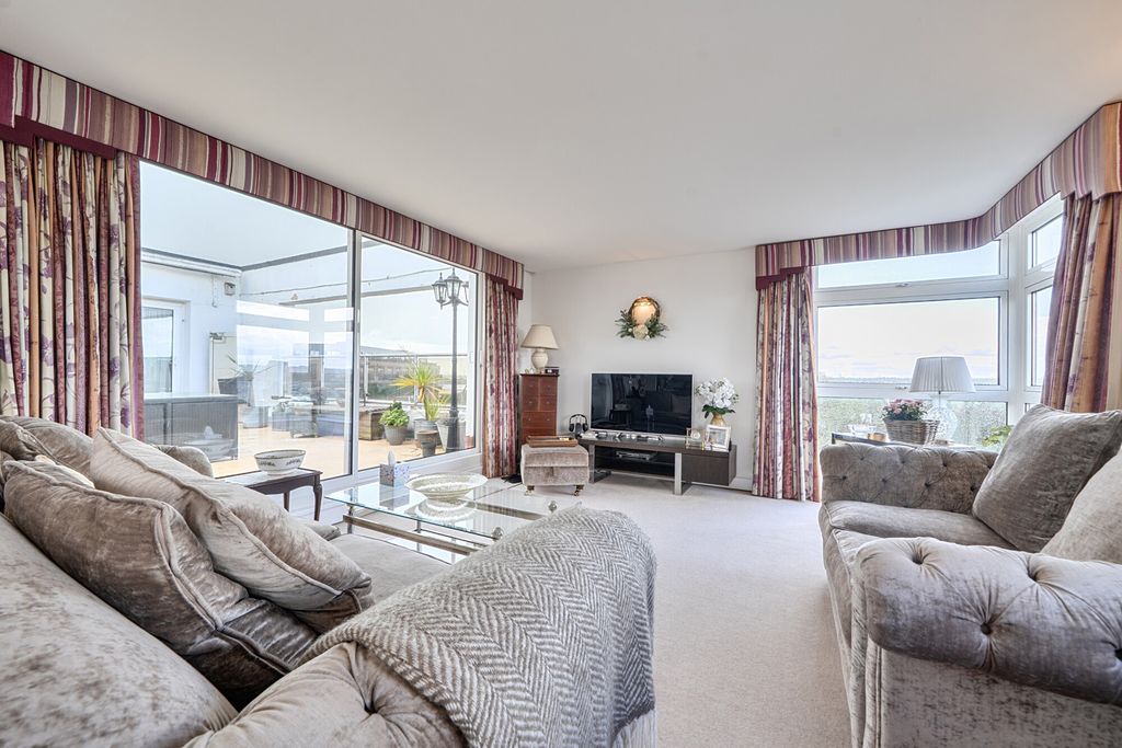 Property photo 2 of 17 1459027-19-6A04B0...