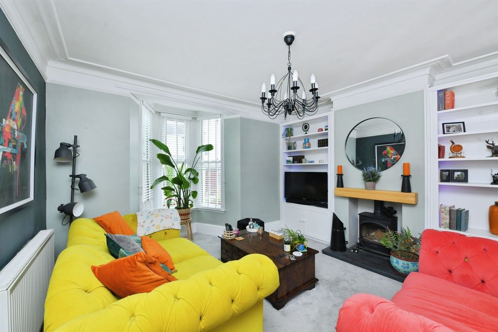 Property photo 2 of 30