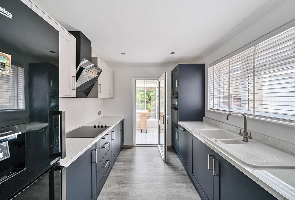 Property photo 3 of 18 1327238-5-6878ce4...