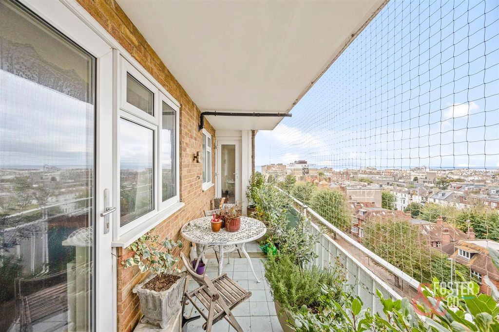 Property photo 2 of 21 The Drive, 37-39, Grove Court, Flat 36_014.Jpg