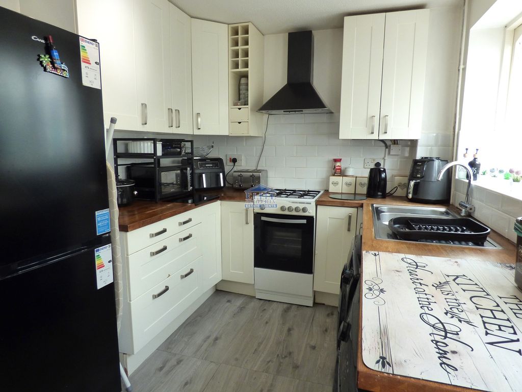 Property photo 2 of 15 Kitchen