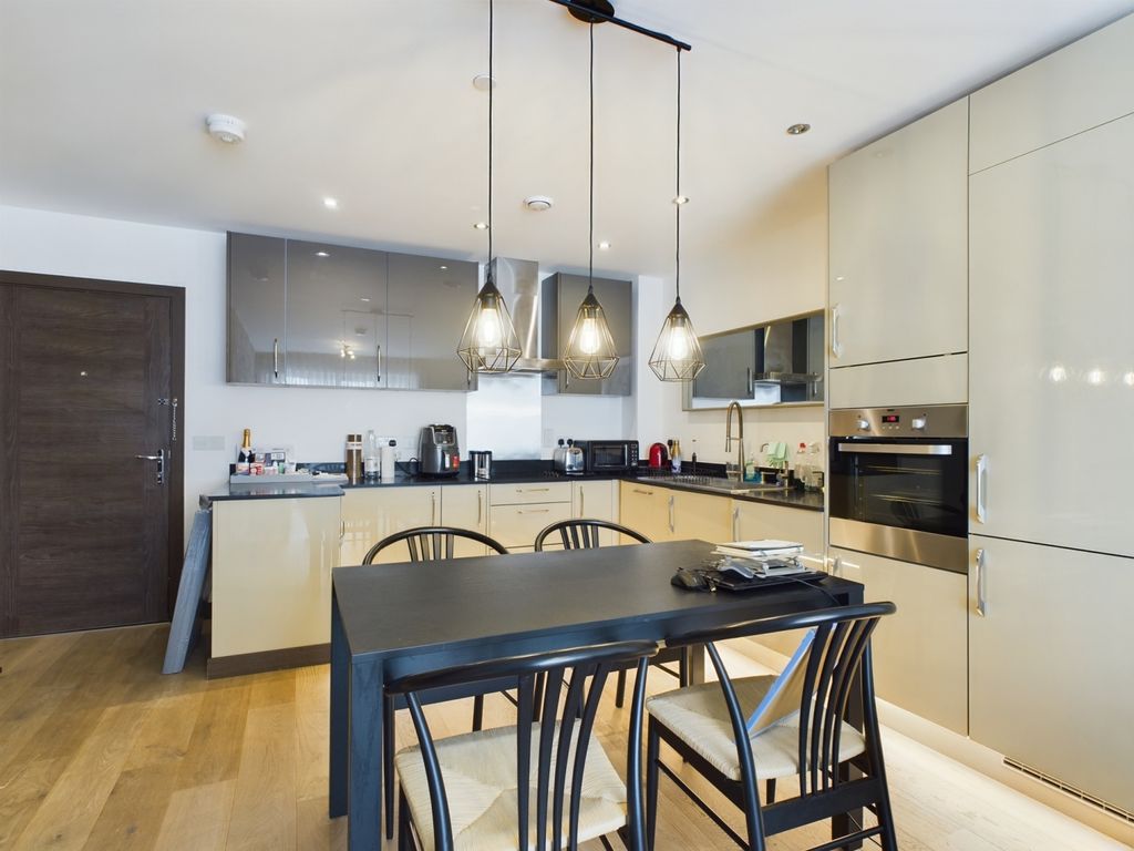 Property photo 3 of 9 Cam01909G0-Pr0207-Still009