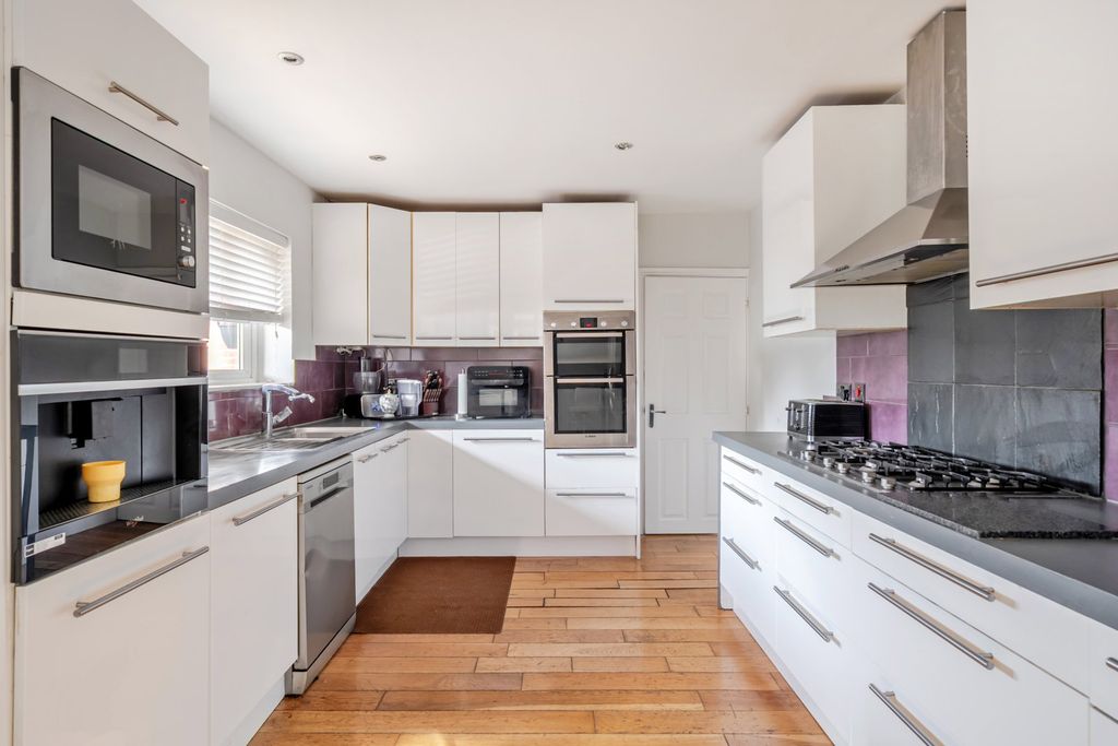 Property photo 2 of 20